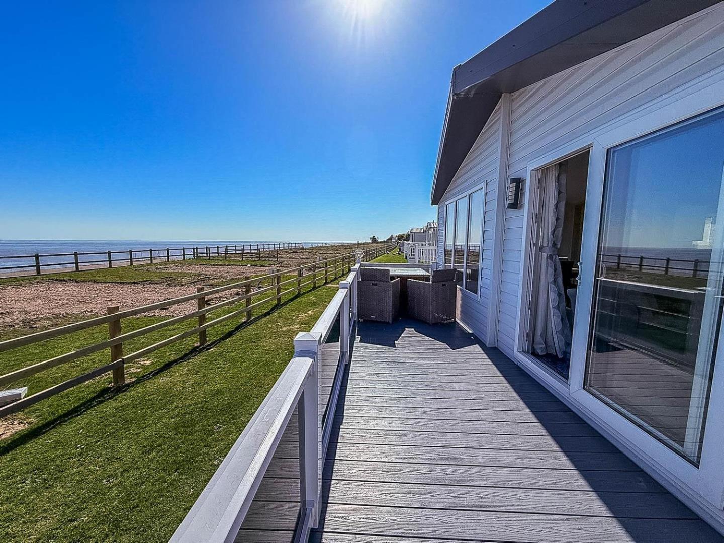 Stunning 6 Berth Lodge With Full Sea Views In Suffolk Ref 68007Cr Lowestoft Eksteriør bilde